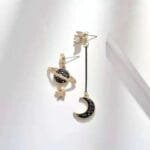 Boucles D’oreilles Asymétriques Inspirées Par Le Cosmos