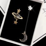 boucles doreilles asymetriques inspirees par le cosmos 951 1