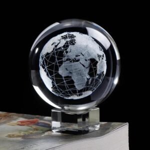 boule de cristal avec globe terrestre grave au laser 8 cm socle en verre 153 1