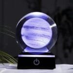 Boule En Cristal Gravée De La Planète Jupiter Avec Câble Usb - 8 Cm / Socle Noir