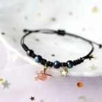bracelet fantaisie planete avec anneau dore et perles colorees 104 1