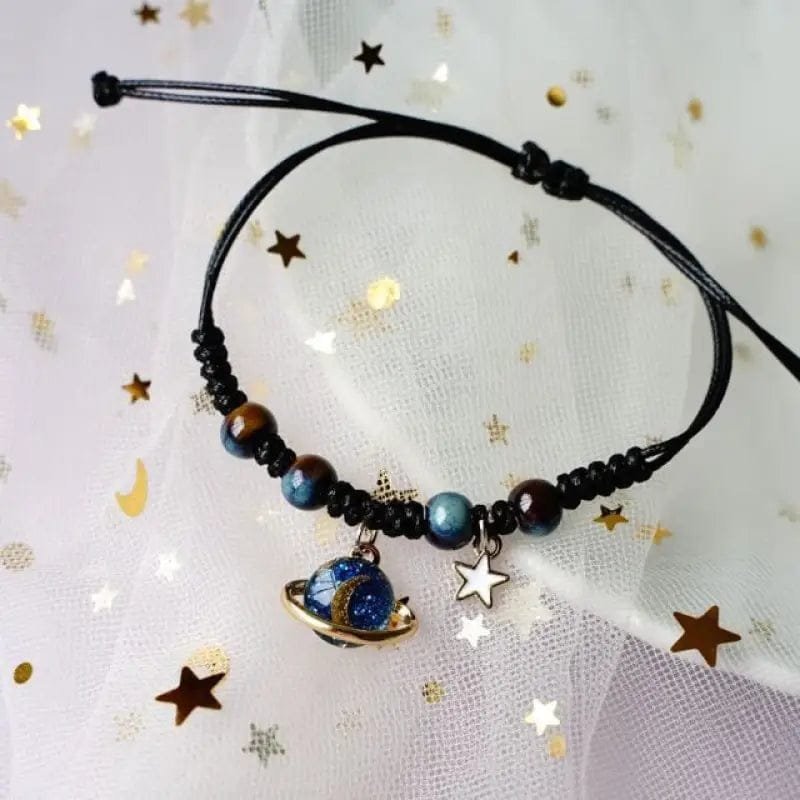 bracelet fantaisie planete avec anneau dore et perles colorees corde noire et planete bleu 257 1