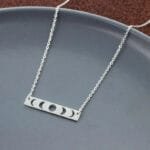 Collier élégant Des Phases De La Lune En Doré Ou Argenté - Argenté