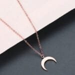 Collier En Lune Inversée élégant Et Fins Pour Toutes Occasions - Or Rose