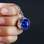 collier en verre avec constellation personnalisee a offrir gemeaux argente 808 1