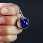 collier en verre avec constellation personnalisee a offrir sagittaire argente 879 1