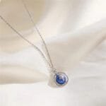 Collier Globe Terrestre En Azur Et Continents Argentés