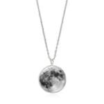Collier Lune Fluorescente: élégance Et Originalité Pour Votre Cou