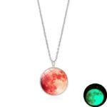 collier lune fluorescente elegance et originalite pour votre cou rouge 461 1