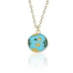 collier mignon representant la terre bleue 800 1