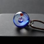 Colliers Univers: Portez Une Touche De L’immensité Intersidérale - Bleu Et Rouge