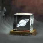 cube en cristal saturne 6cm x avec cable usb pour decorez votre bureau 302 1