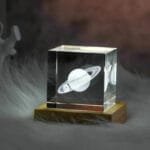 Cube En Cristal Saturne 6cm x 6cm Avec Câble Usb Pour Décorez Votre Bureau