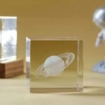 cube en cristal saturne 6cm x avec cable usb pour decorez votre bureau 616 1