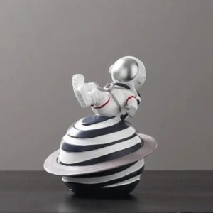 figurine astronaute en equilibre sur saturne pour votre decor argente 346 1