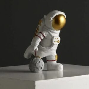 figurine astronaute en resine pour decorer votre bureau avec style dore 490 1
