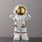 figurine astronaute en resine pour une deco spatiale joyeuse dore 924 1