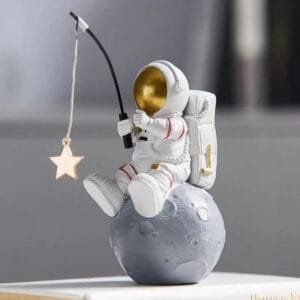 Figurine Astronaute Sur La Lune Avec Une étoile Dorée Décorative