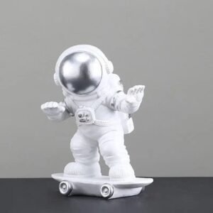 figurine astronaute sur skateboard pour une decoration originale 528 1