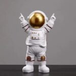 figurine astronaute victorieux en resine pour une belle decoration dore 369 1