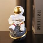 figurine astronaute violoniste et saxophoniste en resine 623 1