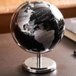 globe terrestre en metal pour une deco vintage et originale noir argente 18cm 474 1