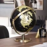 globe terrestre en metal pour une deco vintage et originale noir dore 18cm 468 1
