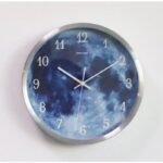 horloge lune phosphorescente eclairez votre interieur avec elegance argent 617 1