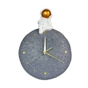 Horloge Murale Décorative Dotée D’un Astronaute Assis Sur La Lune 1 Horloge Murale Décorative Dotée D’un Astronaute Assis Sur La Lune