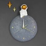 Horloge Murale Astronaute Assis Sur La Lune