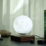 lampe lune en levitation decor spatial et elegant pour votre maison 891 1
