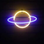 lampe murale retro en forme de planete jaune et bleu 656 1