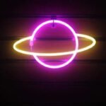 lampe murale retro en forme de planete rose et jaune 588 1