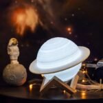 lampe saturne eclairez votre decoration avec la planete 585 1
