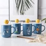 mug en ceramique astronaute avec couvercle et cuillere mugs 310 1