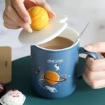 mug spatial avec couvercle et planete pour les passionnes dastronomie 673 1