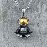 pendentif cosmic serenity evasion dans le calme de lespace visiere doree 60 cm 253 1