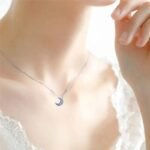 pendentif croissant de lune avec etoiles argentees 152 1