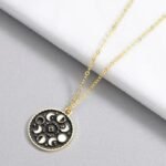 pendentif phases de la lune mesurez le temps naturellement dore 611 1