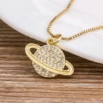 pendentif saturne scintillant en zircons fantaisie 440 1