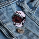 Pin&rsquo;s Laika Hommage Première Chienne
