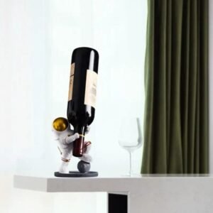 porte bouteille astronaute en resine pour une presentation originale 406 1