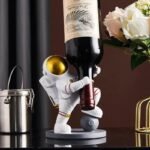 porte bouteille astronaute en resine pour une presentation originale 940 1