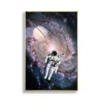 poster astronaute en combinaison sur fond de galaxie 30 x 45 cm 389 1