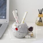 pot a crayon decoratif lune avec astronaute pour chambre denfant 102 1
