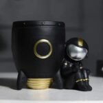 pot a crayon vaisseau spatial accessoire decoratif original pour bureau noir 689 1