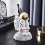pot a stylos astronaute assis sur la lune pour votre bureau 391 1