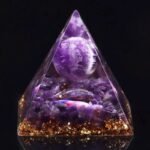 pyramide en orgonite avec sphere ametyste accessoire decoratif 714 1