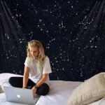 tenture murale constellation pour une ambiance nocturne magique 880 1