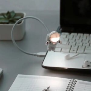 Veilleuse Astronaute Usb: Lumière Douce Pour Travailler La Nuit